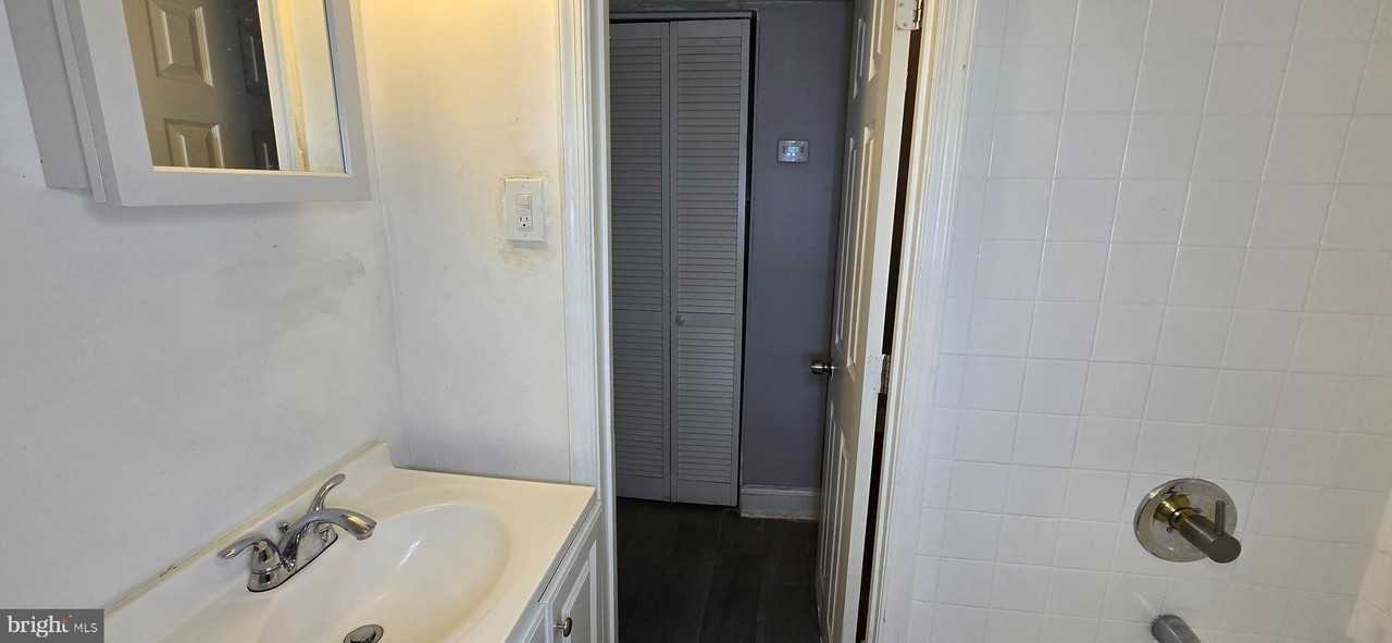 1702 Gales St Ne Apt 3 #3 - Photo 7 of 13