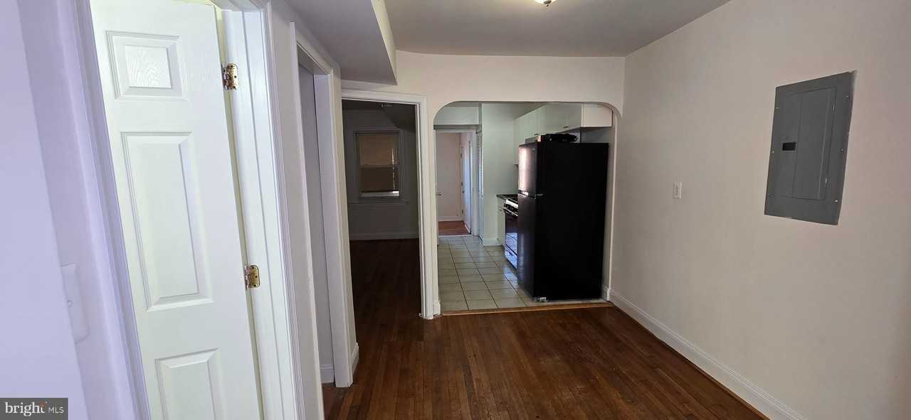 1516 F St Ne Apt 3 #3 - Photo 4 of 14