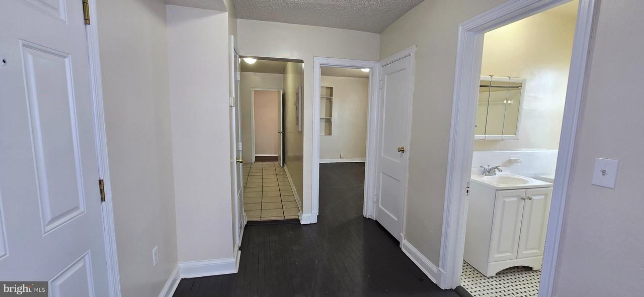 604 Mellon St Se Apt 3 #3 - Photo 4 of 14