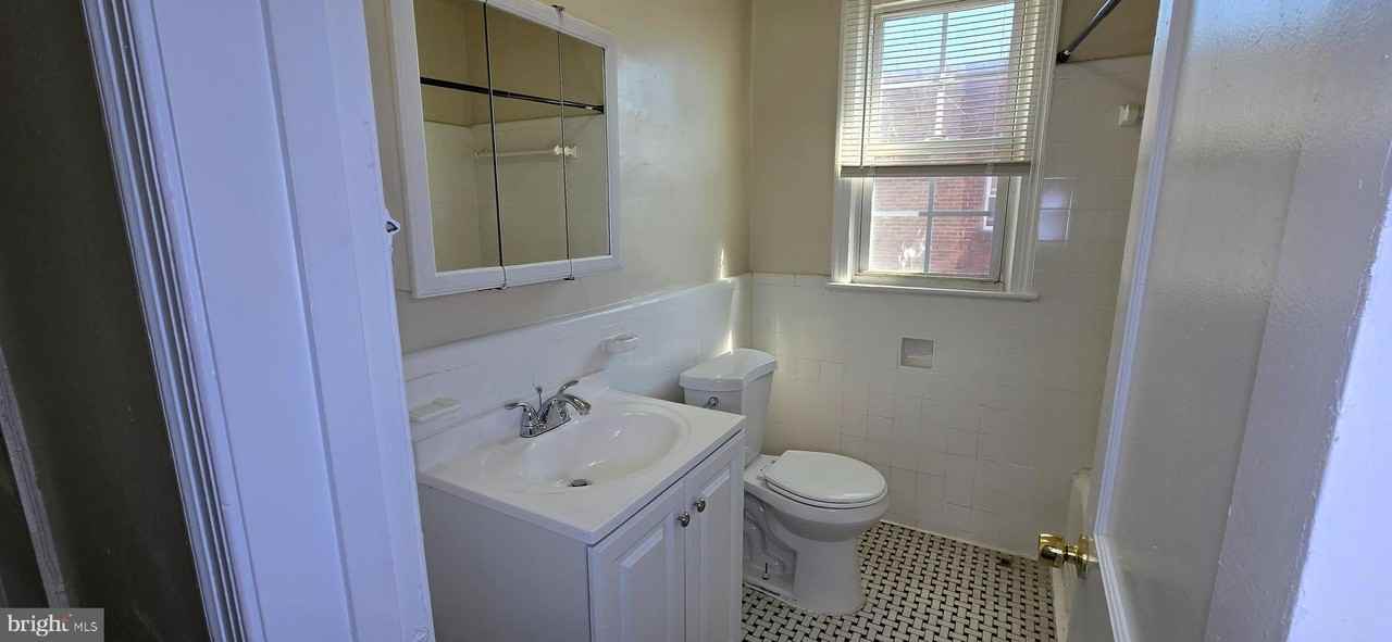 604 Mellon St Se Apt 3 #3 - Photo 5 of 14