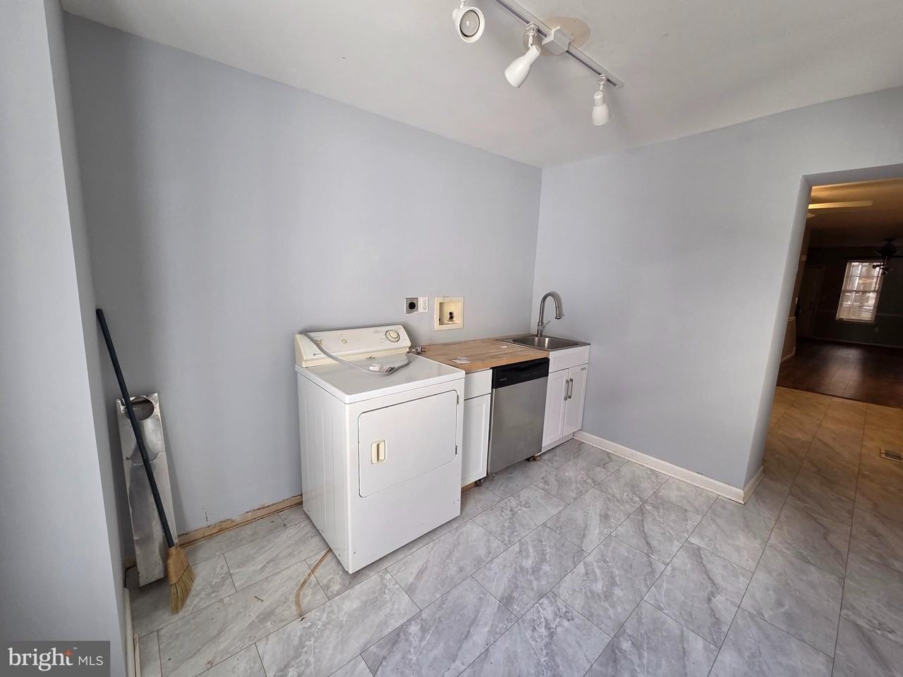 1116 North Walnut Street - Photo 4 of 14