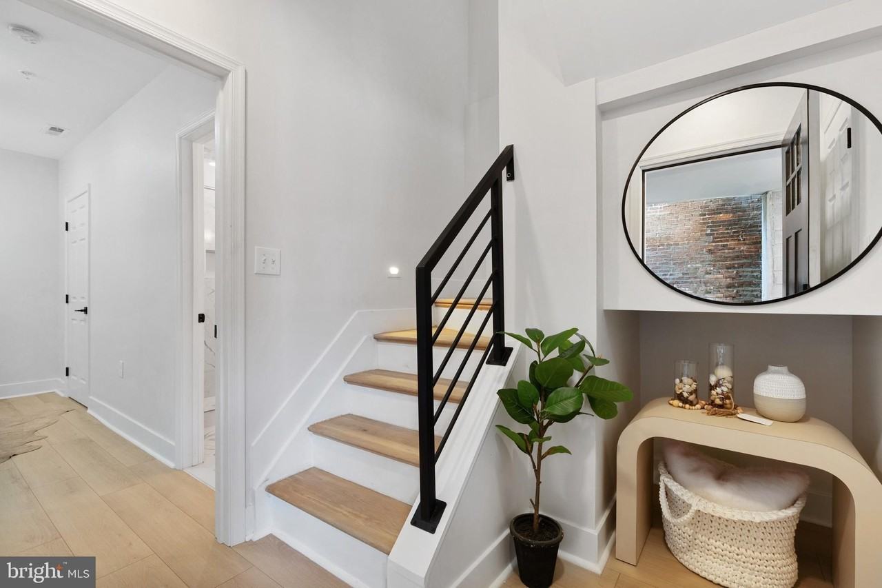 1601 Portugal St - Photo 2 of 45