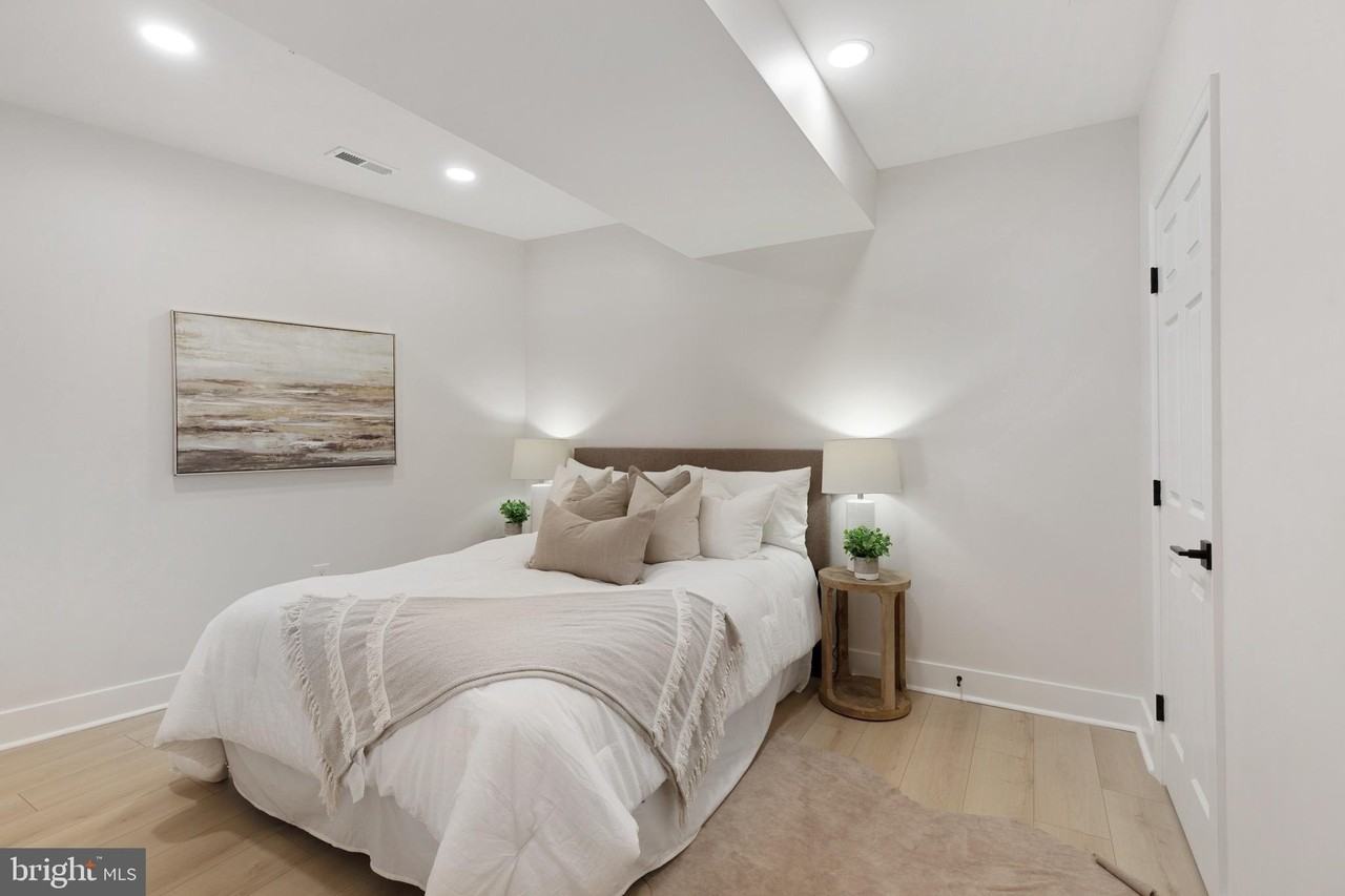 1601 Portugal St - Photo 3 of 45