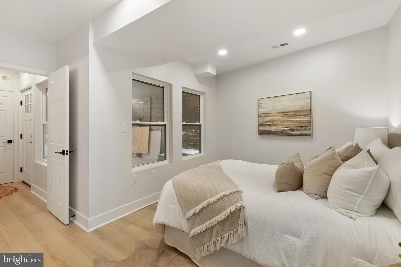 1601 Portugal St - Photo 4 of 45