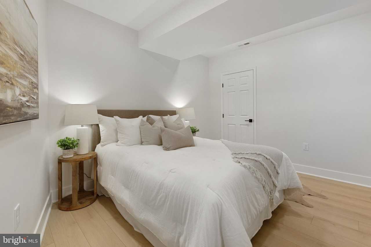 1601 Portugal St - Photo 5 of 45