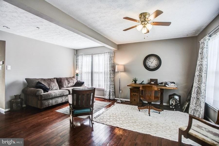 5036 Finsbury Rd - Photo 3 of 34