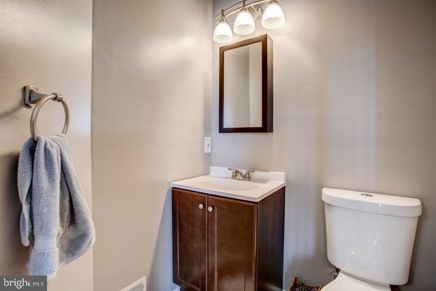 5036 Finsbury Rd - Photo 7 of 34