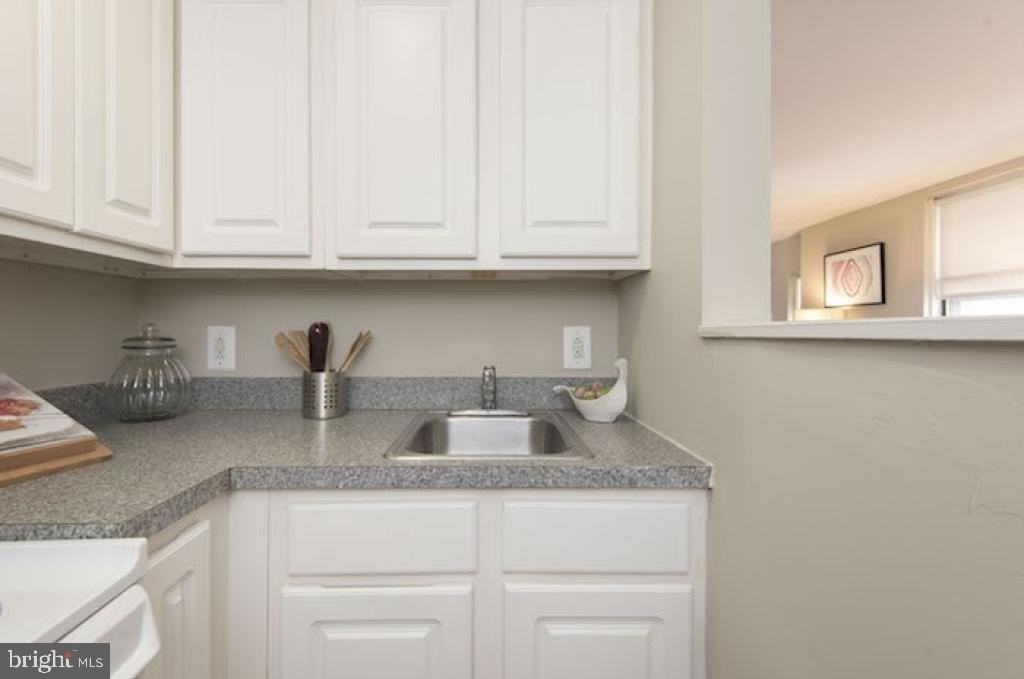 201 S 13th St #401 - Photo 3 of 15
