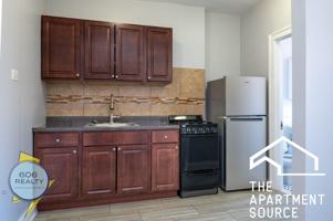 featured image of 6930 N Greenview Ave #608