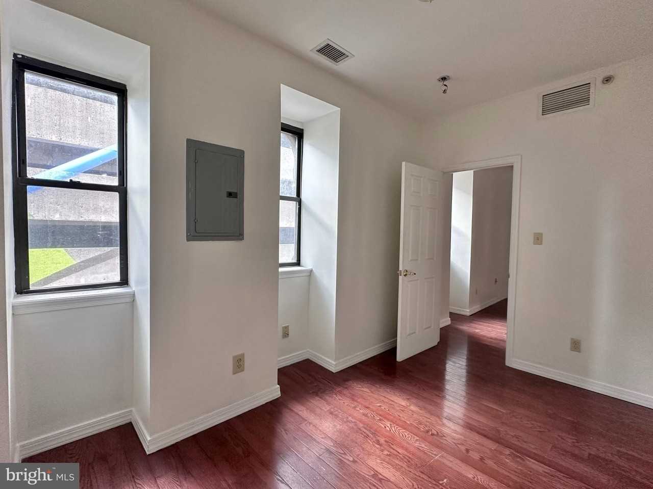 118 S 12th St #4R - Photo 4 of 12