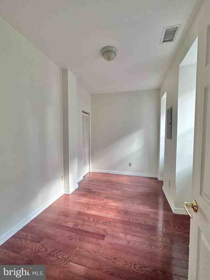 118 S 12th St #4R - Photo 5 of 12