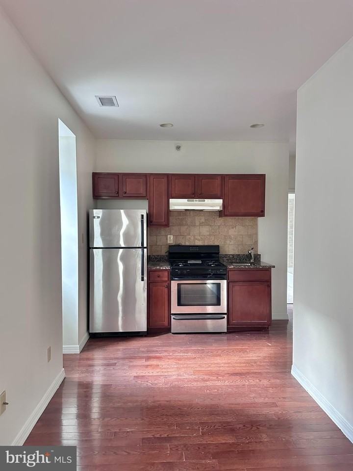 118 S 12th St #4R - Photo 6 of 12