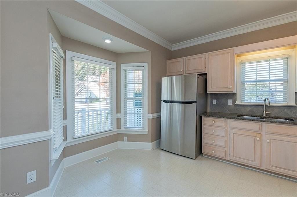 101 Saint Charles Ct - Photo 4 of 21