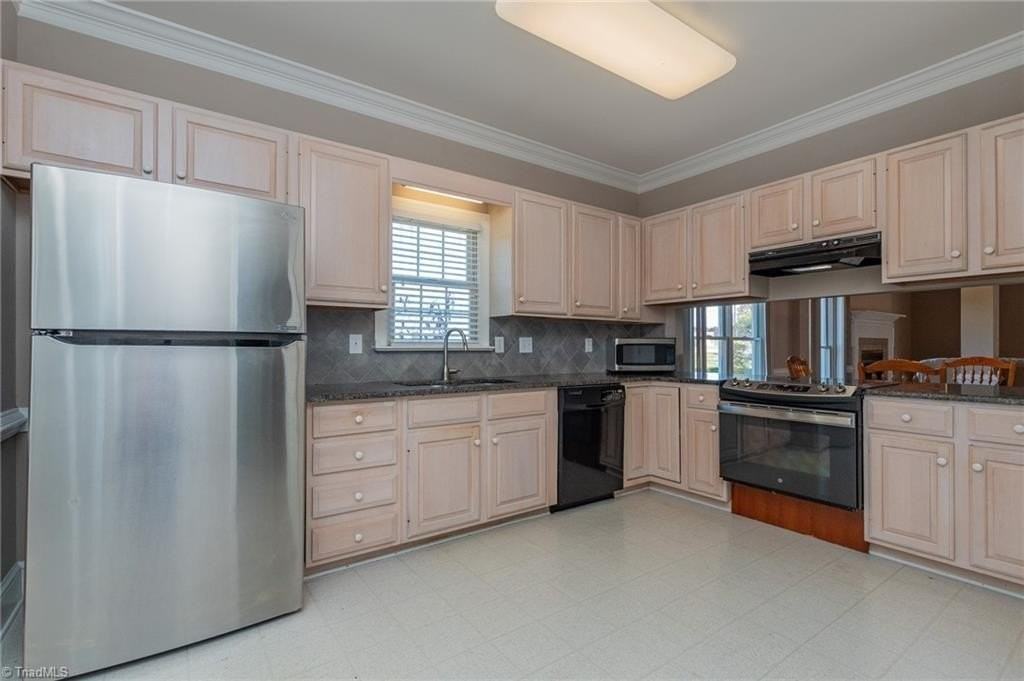 101 Saint Charles Ct - Photo 5 of 21