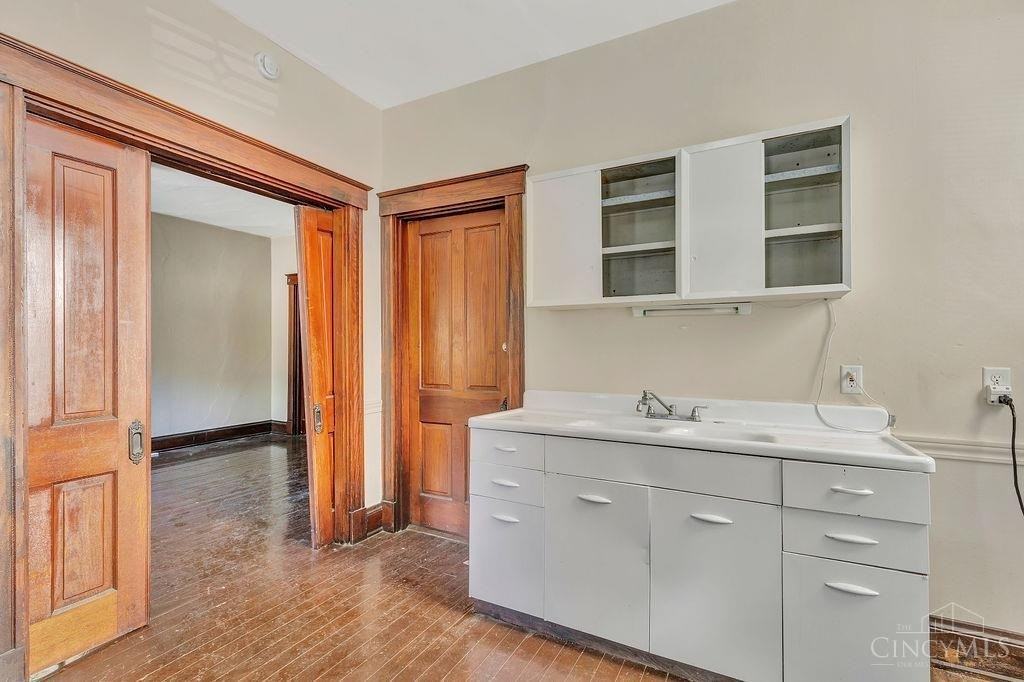 3498 Boudinot Ave #1 - Photo 4 of 8