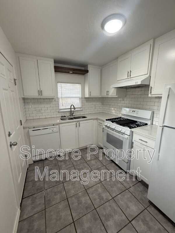 517 S Midwest Blvd - Photo 5 of 10