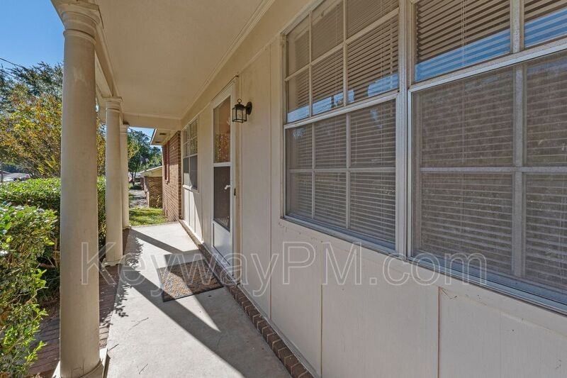 413 Kingstree Road - Photo 4 of 23