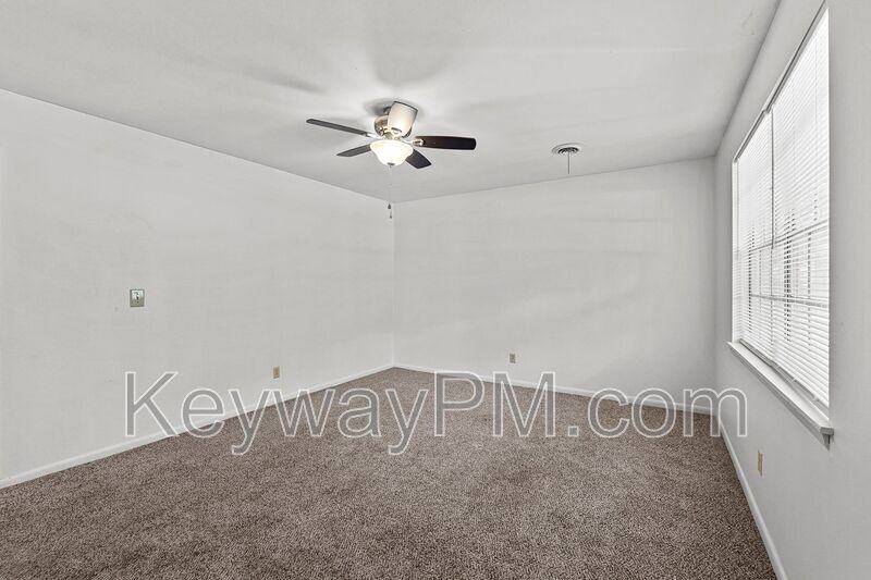 413 Kingstree Road - Photo 5 of 23