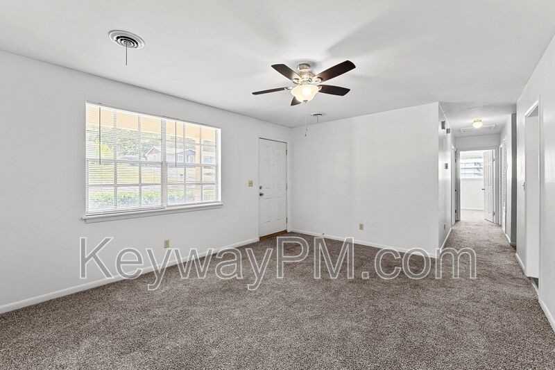 413 Kingstree Road - Photo 6 of 23