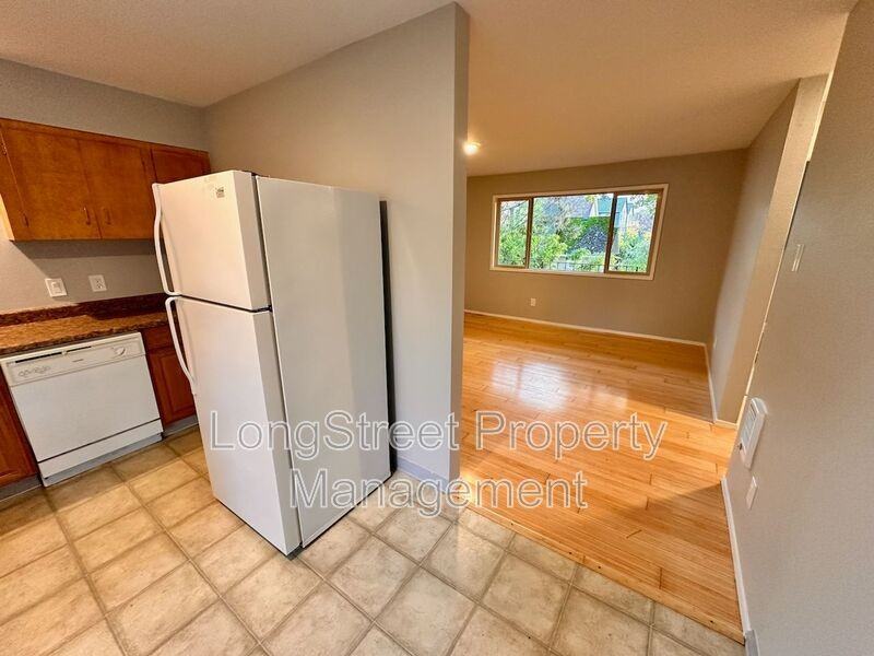 127 Se 30th Pl - Photo 7 of 27