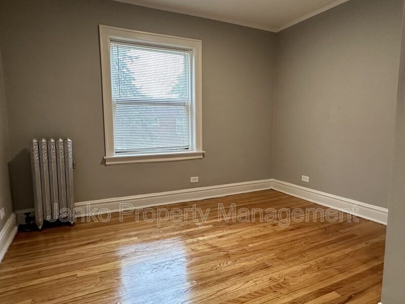 5605 W Wabansia Ave #2 - Photo 6 of 9