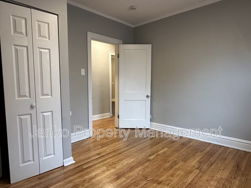 5605 W Wabansia Ave #2 - Photo 7 of 9