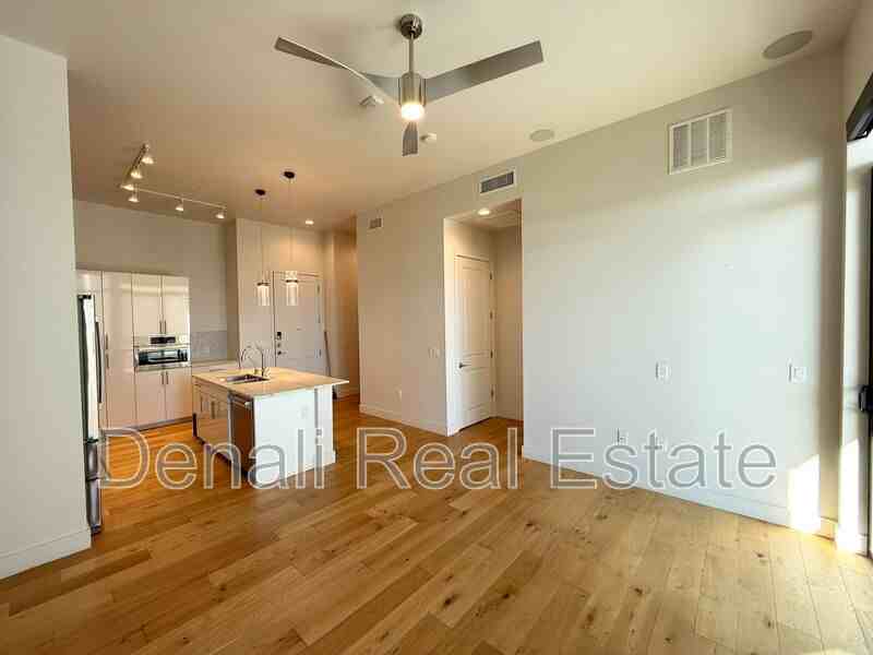 3131 N Central Ave #7004 - Photo 4 of 26