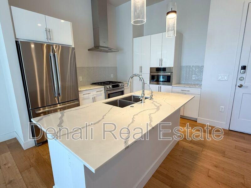 3131 N Central Ave #7004 - Photo 5 of 26