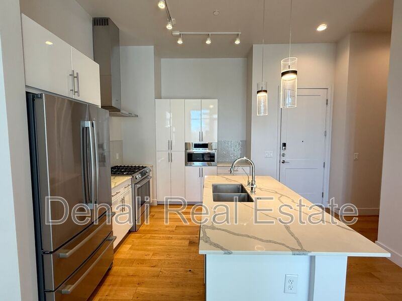 3131 N Central Ave #7004 - Photo 6 of 26