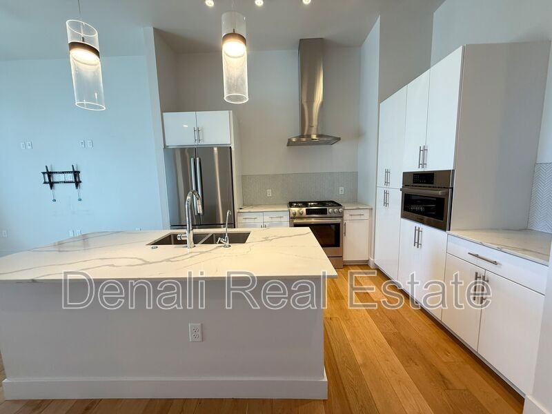 3131 N Central Ave #7004 - Photo 7 of 26