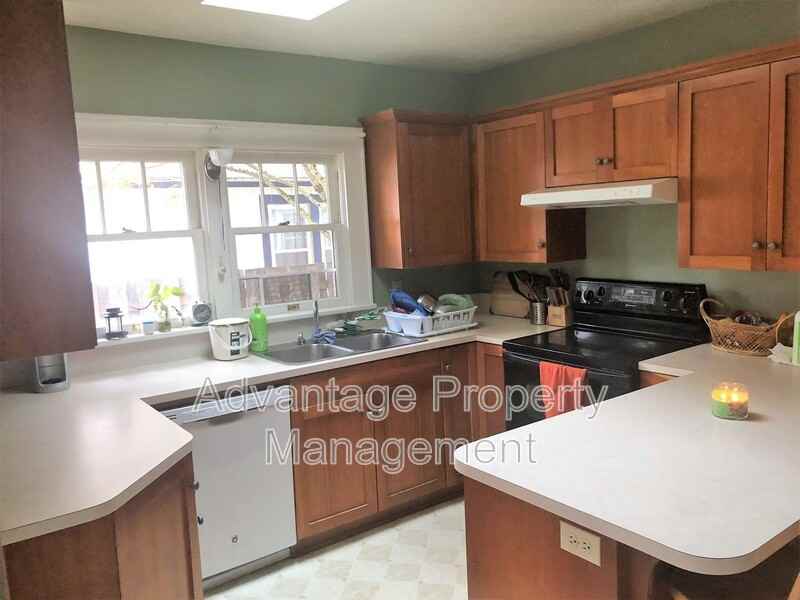 436 Nw 8th St - Photo 4 of 19