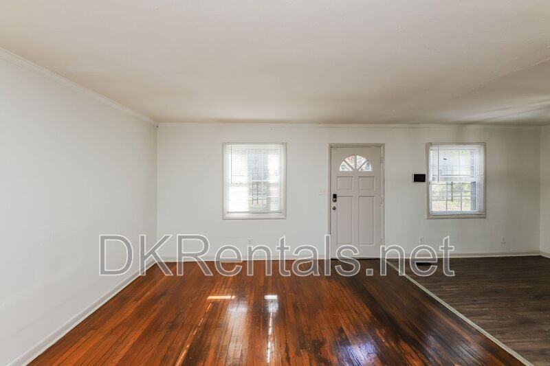 210 Oak Dr Se - Photo 3 of 15