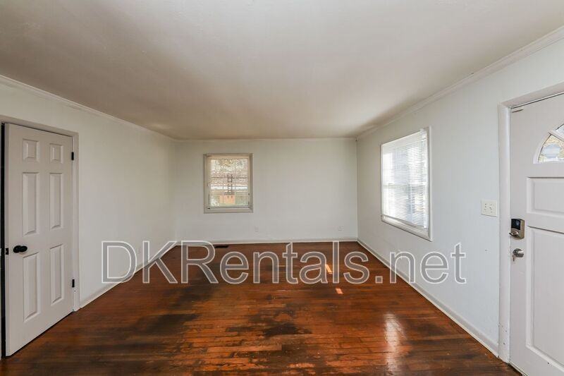 210 Oak Dr Se - Photo 4 of 15