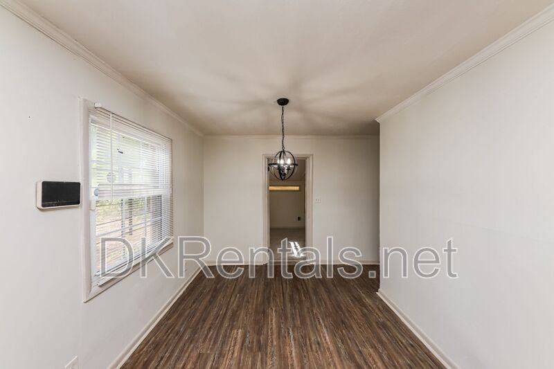 210 Oak Dr Se - Photo 5 of 15