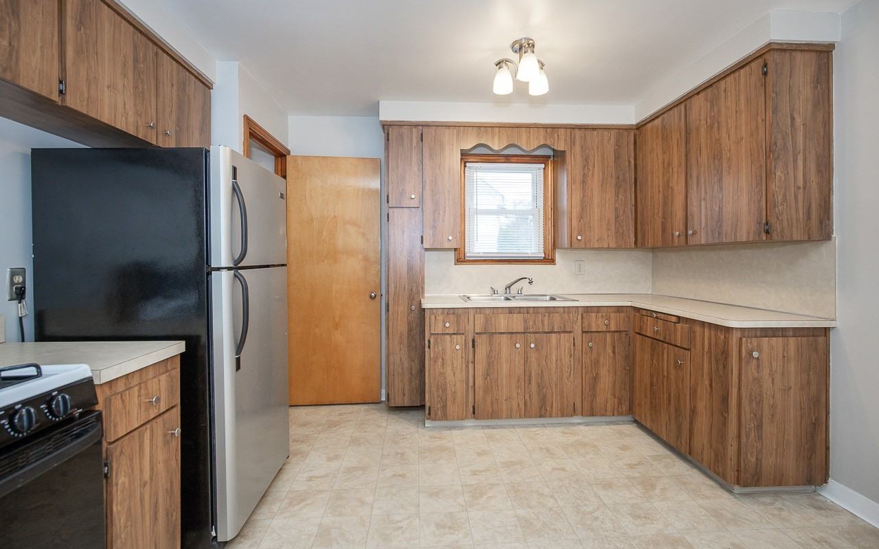 21671 Nicholas Ave - Photo 5 of 21