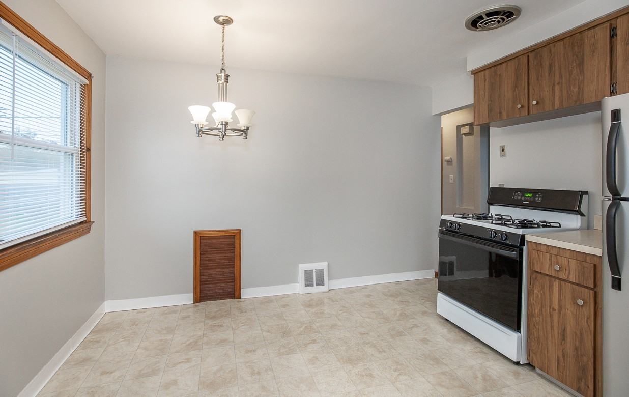 21671 Nicholas Ave - Photo 7 of 21