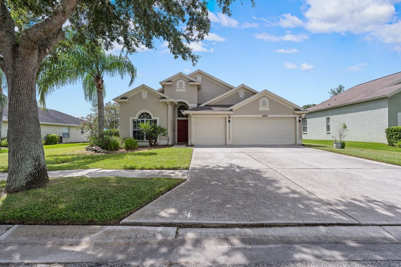 5909 Wedgefield Drive - Photo 3 of 50