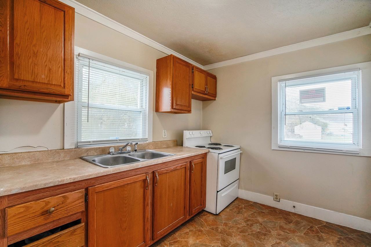 717 Huey St - Photo 4 of 14