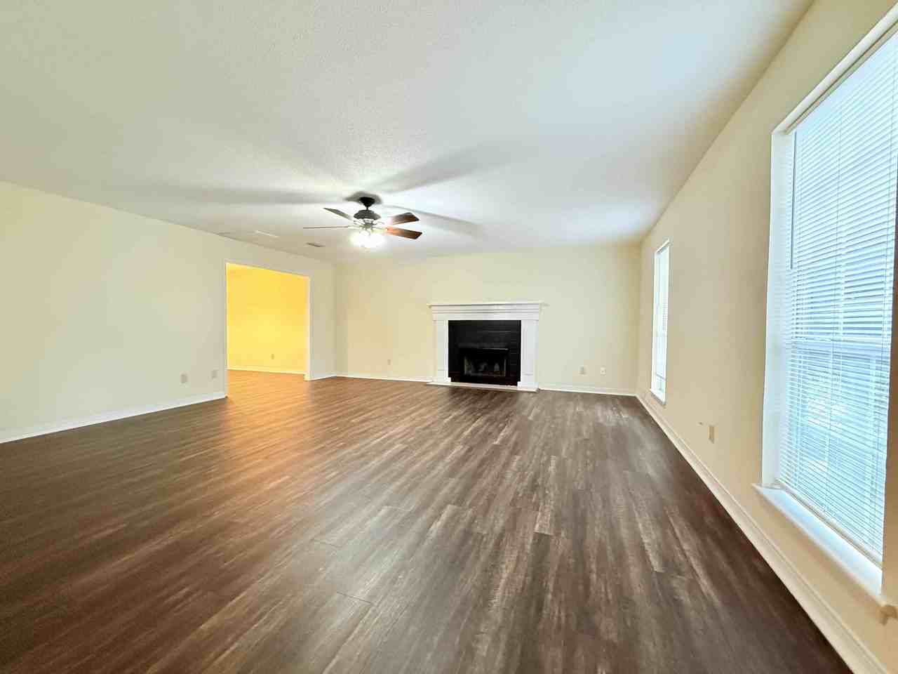 233 Ridgewood Dr - Photo 3 of 17