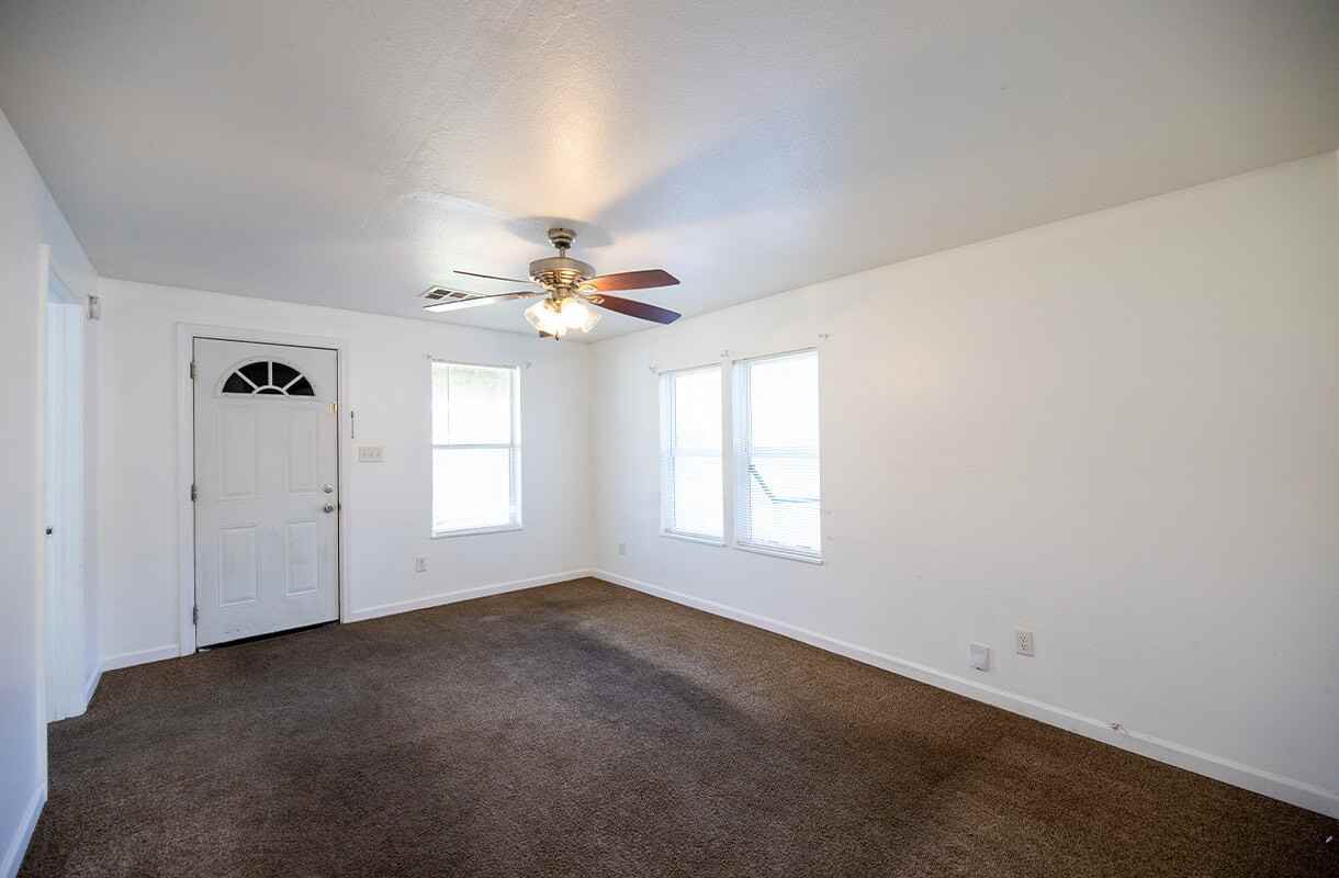 1002 17th Street - Photo 2 of 8