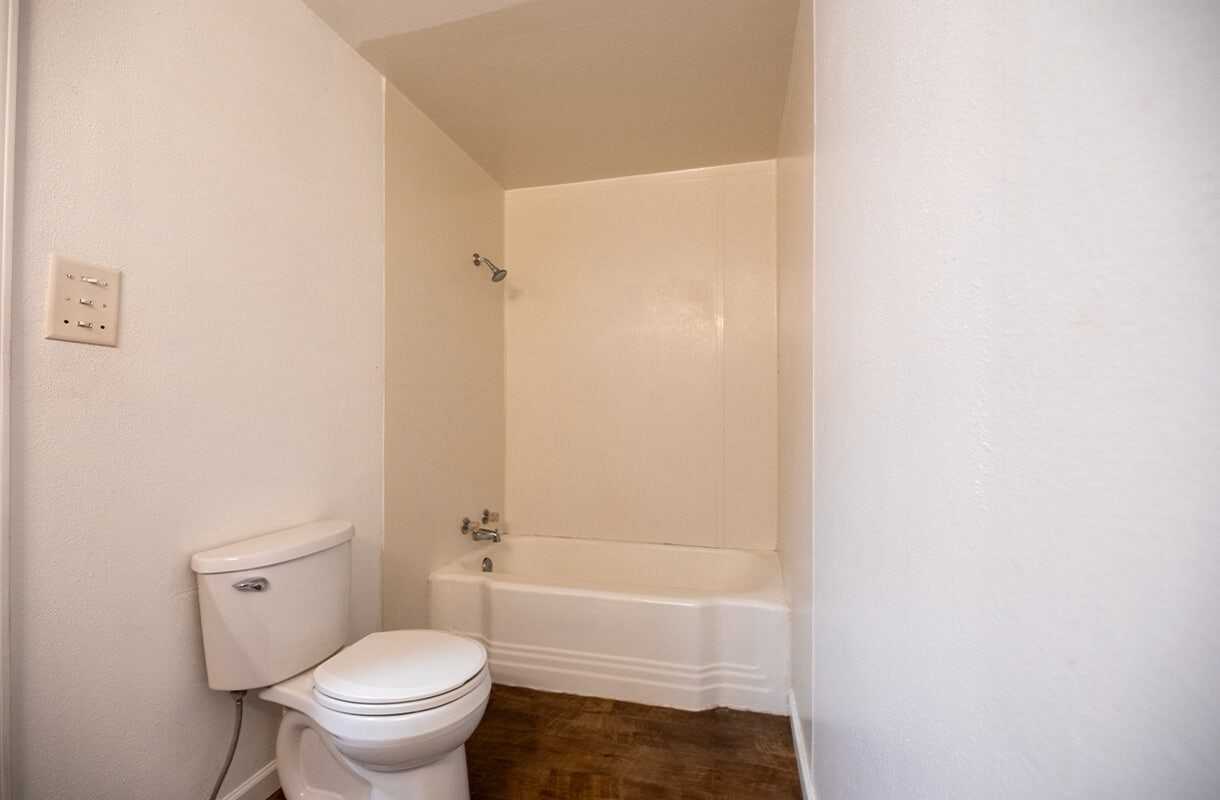 1002 17th Street - Photo 5 of 8