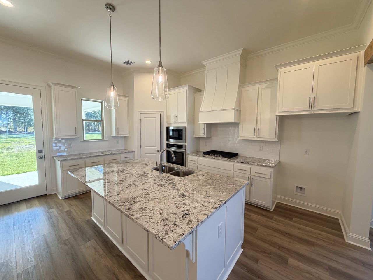 3696 Waterbury Ave - Photo 2 of 24