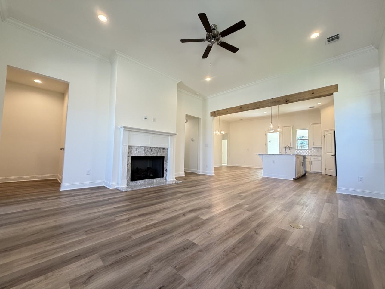 3696 Waterbury Ave - Photo 3 of 24