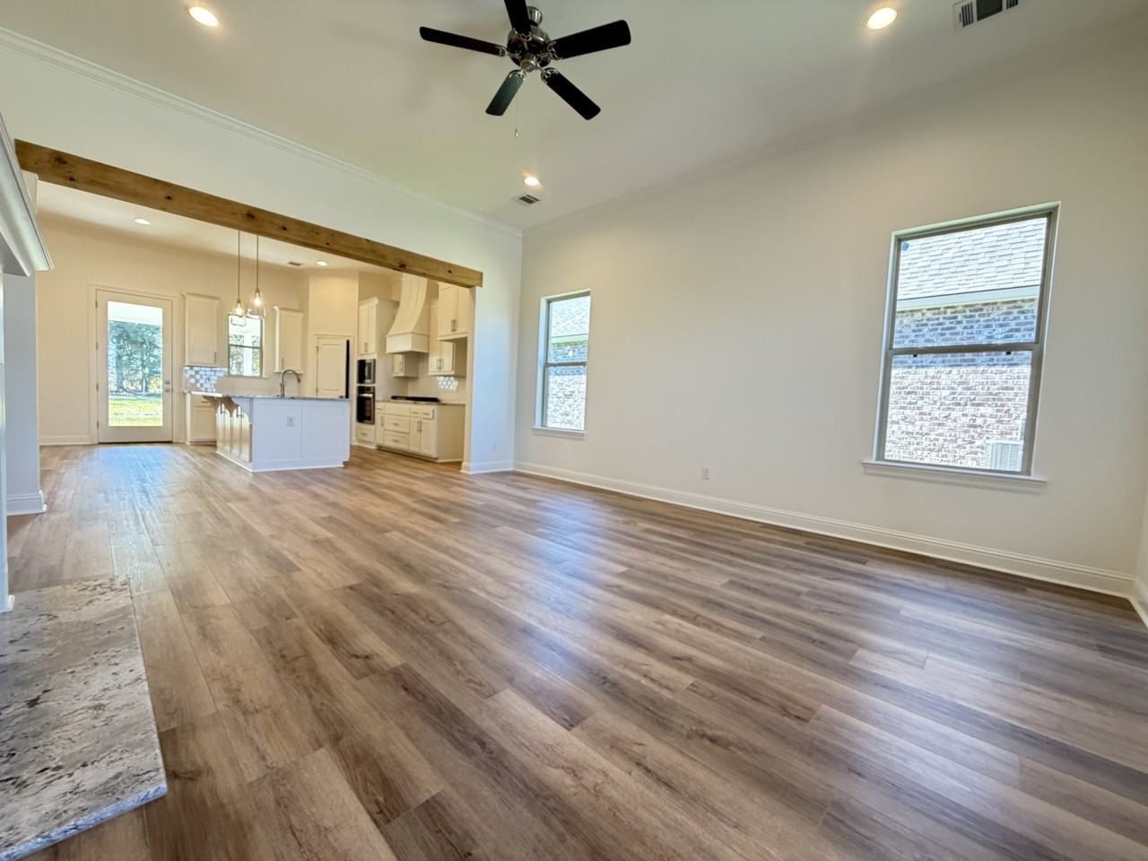 3696 Waterbury Ave - Photo 4 of 24