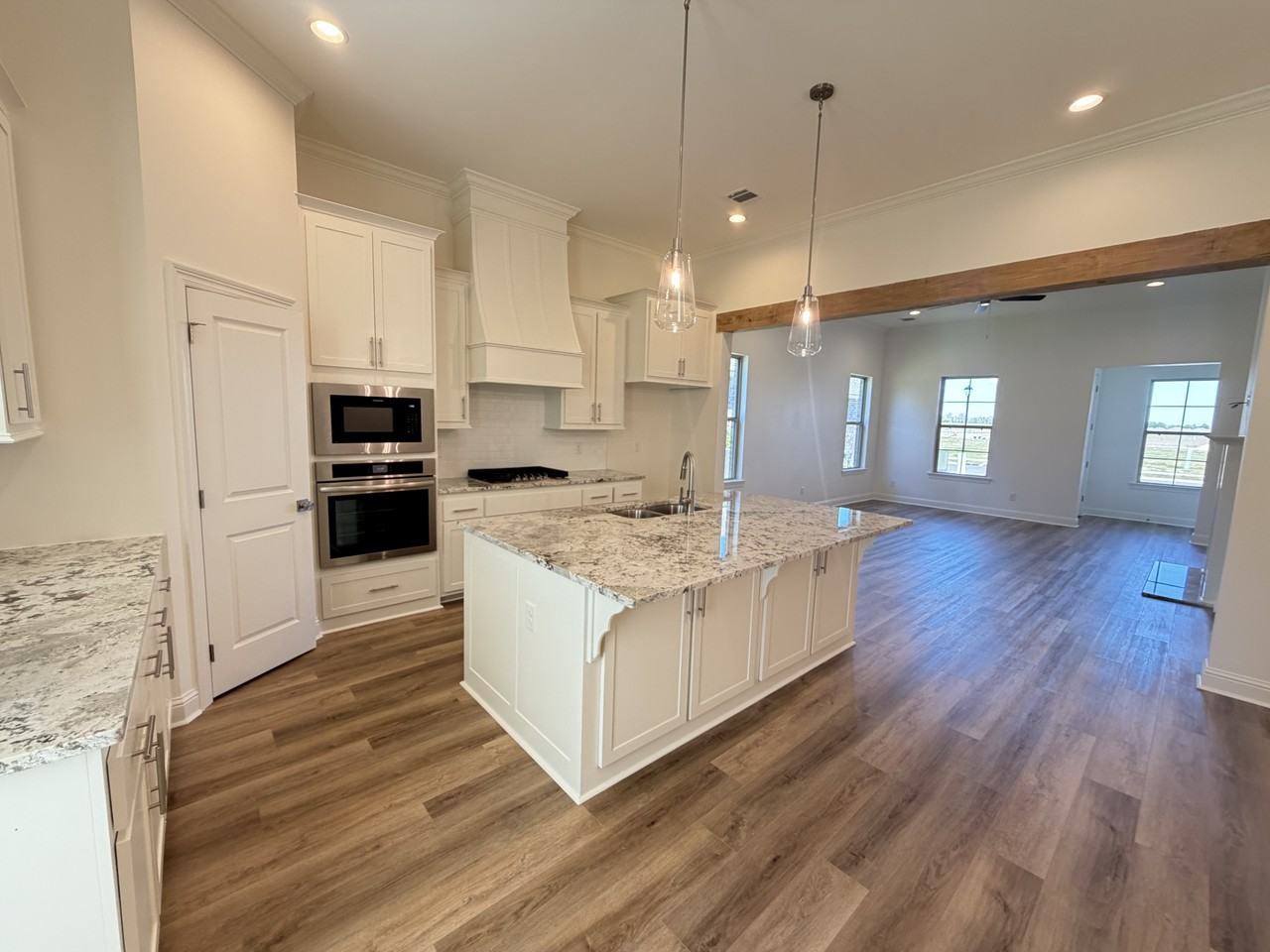 3696 Waterbury Ave - Photo 5 of 24