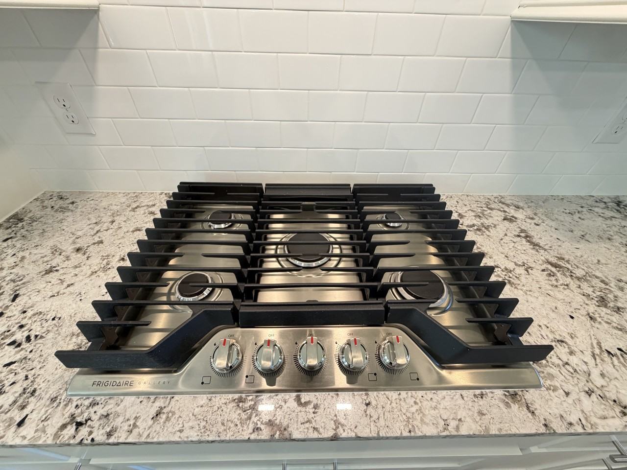 3696 Waterbury Ave - Photo 6 of 24