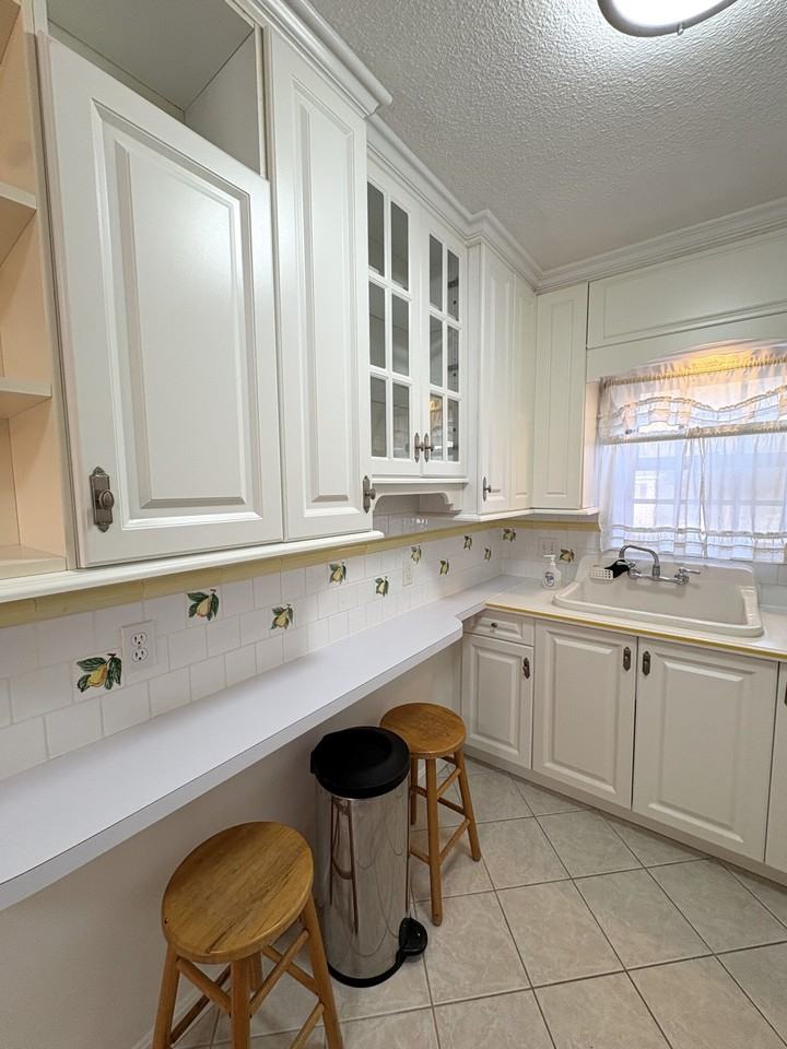 137 Lake Shore Rd #2 - Photo 5 of 15