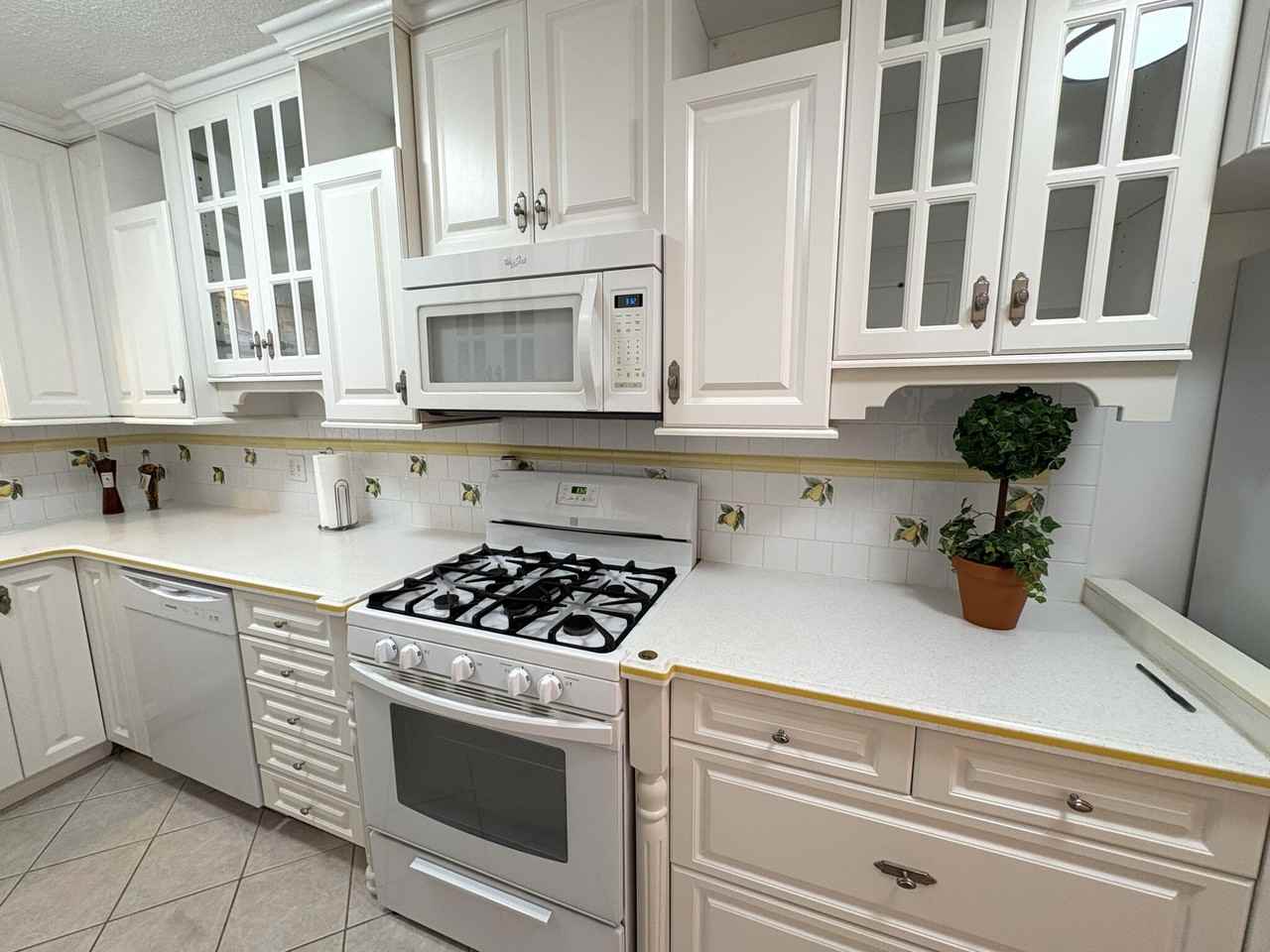 137 Lake Shore Rd #2 - Photo 6 of 15