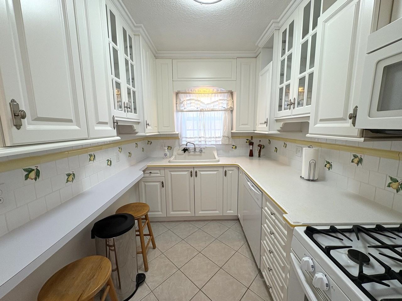 137 Lake Shore Rd #2 - Photo 7 of 15