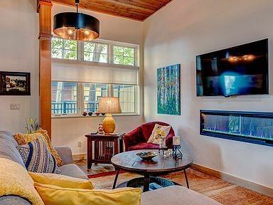 1300 Burton St #D - Photo 4 of 16